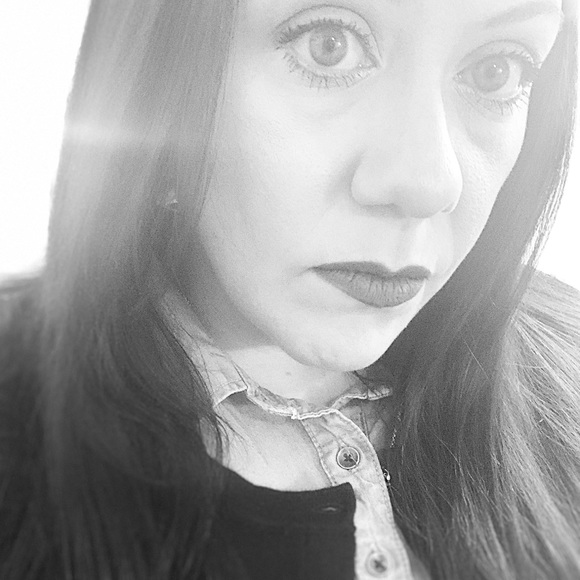 Meet your Posher, Tabitha - Picture 3 of 3